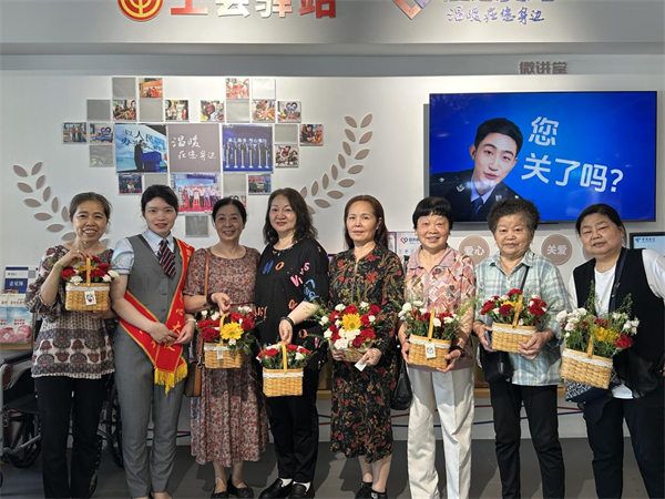 心翼站开展母亲节公益服务AG真人登录重庆