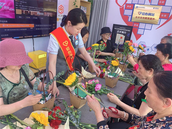 心翼站开展母亲节公益服务AG真人登录重庆电信爱(图3)